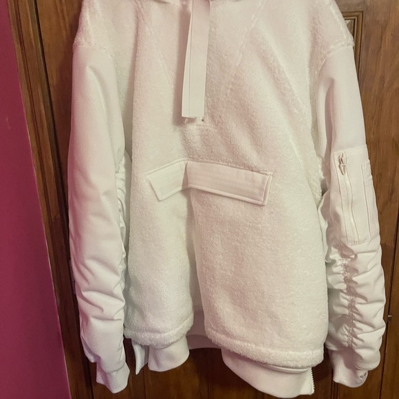 Size Large - Adidas x IVY PARK Ivy Park 1/2 Zip Quilted Sherpa Jacket 🤍❄️ - Picture 4 of 16